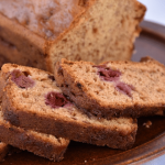 Bananenbrood met framboos en witte chocolade