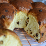Chocoladedruppels in brioche brood