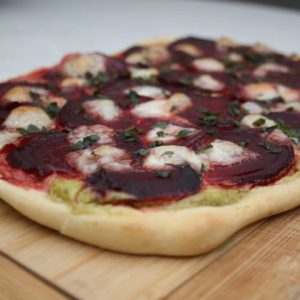 Vegetarische rode bieten pizza
