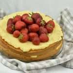 Zomerse aardebei-yoghurttaart